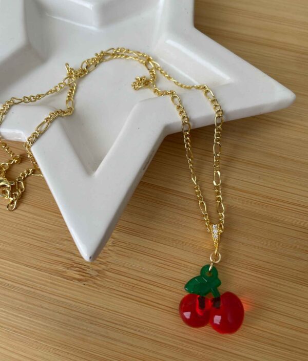 Cadena con dije cereza